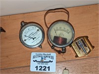 Caravelle Digimatic, Amperes, volt gauge