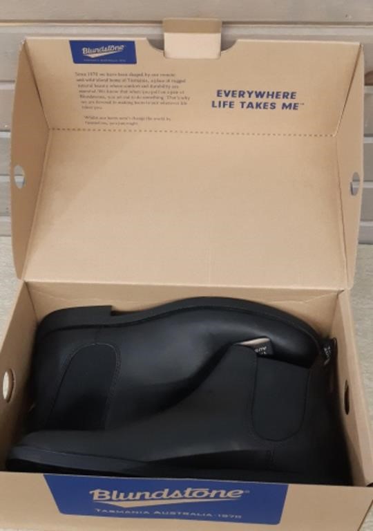 Blundstone Shoes Size 9 New in Box