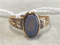 Ladies antique onyx ring.