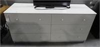 White lacquer finish six drawer contemporary