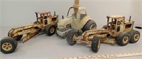 Tonka road graders & plastic Tonka tractor