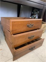 3cnt Drawers 
Approx 24in x 18in