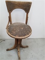 Vintage Hub style chair 23 in from seat to floor