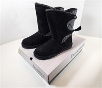 NEW Bearpaw Women's Boots (Size: 9)