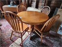 Table 42" d / 4 chairs