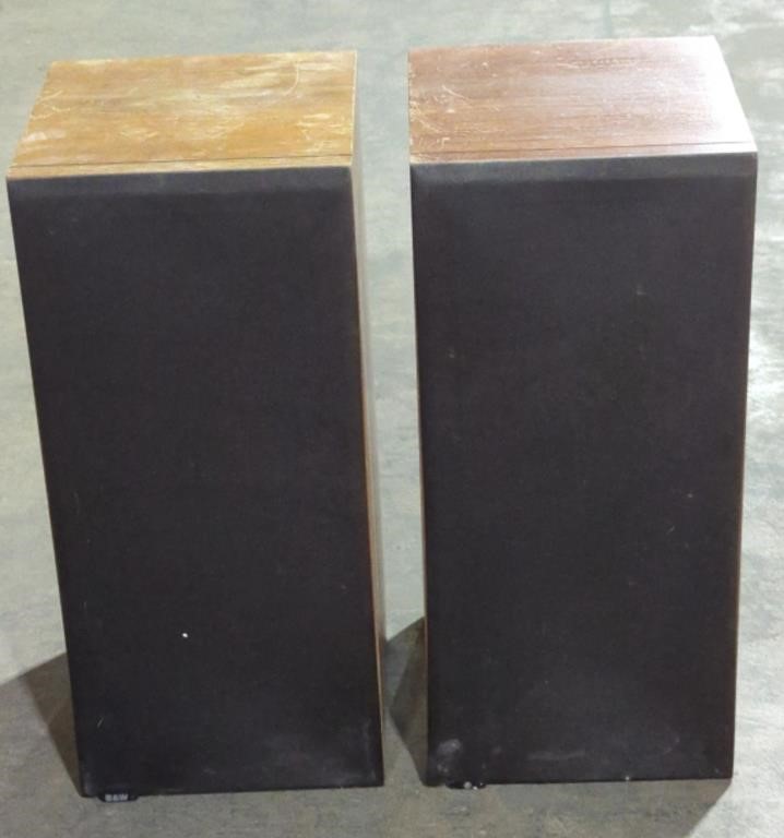 (P) B & W. Speakers. Model # D 514. 10 x 12 x 22