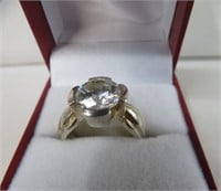 LADIES STERLING RING SET W/ OVAL CLEAR STONE