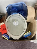 Box lot Rival oval crockpot, blue plastic bowls