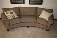 CRAFTMASTER FURNITURE 9' CURVED COUCH W/ PILLOWS