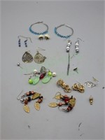 Costume jewelry lot of 15 pairs earrings