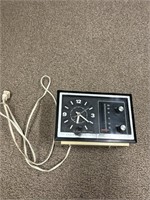 Vintage General Electric Clock Radio