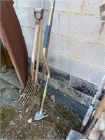 lawn tools lot