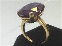 14 k gold ring w/purple gemstone, size 7