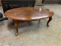 Oval Coffee Table w/ Queen-Anne Style Legs