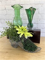 Art glass ribbon handle vase 9", swirl art glass