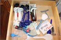 CONTENTS OF 3 KITCHEN DRAWERS