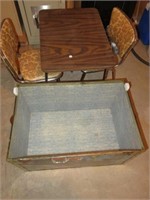 Kids Table w/chairs * Trunk