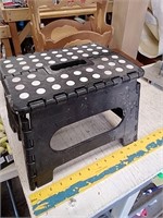 Small foldable step stool
