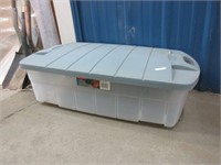 TUB rubbermaid 20.7 with lid