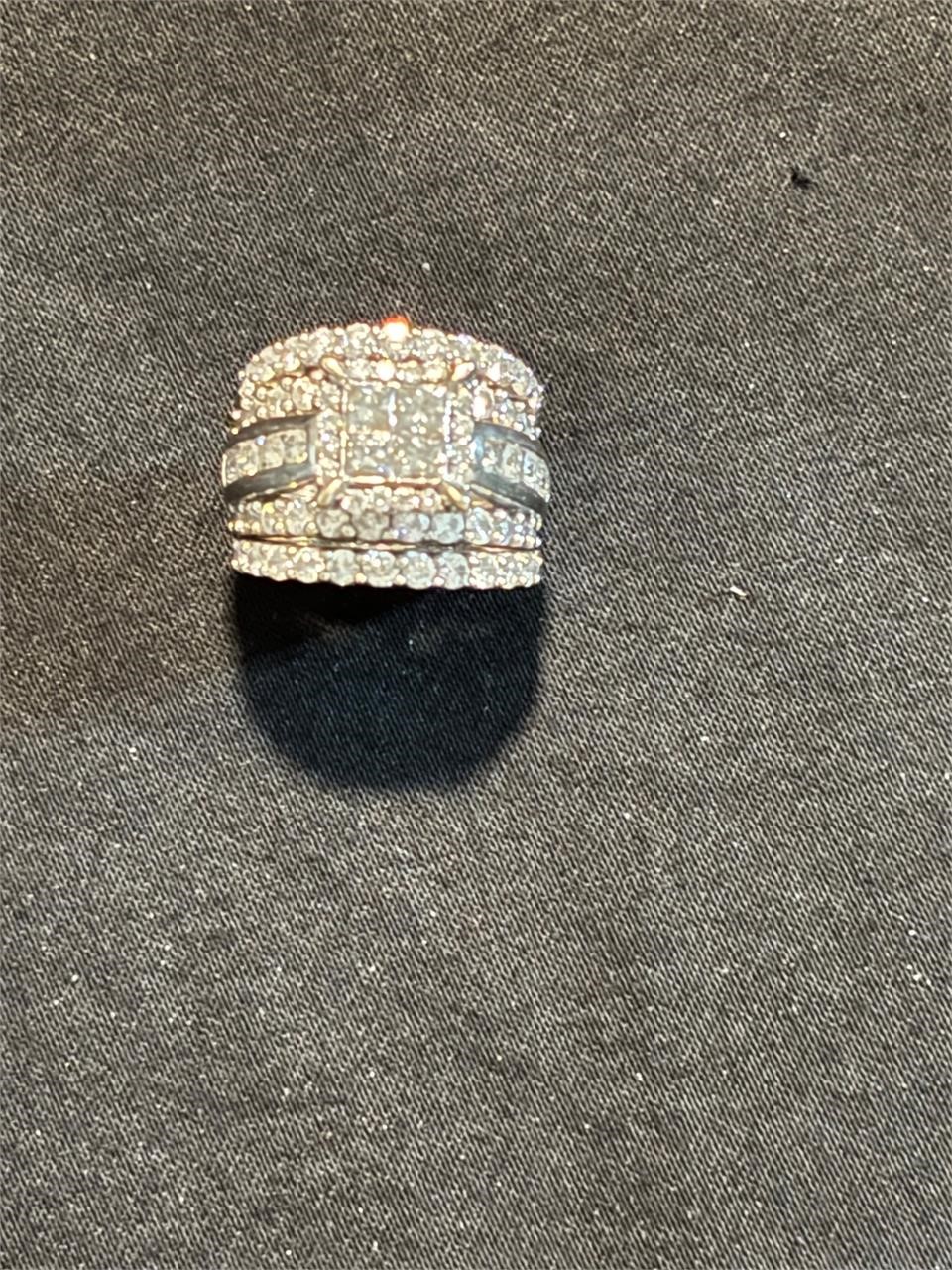 OVER 4 CARATS of diamonds this is a beautiful ring