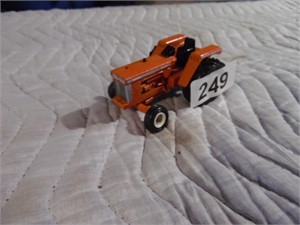 ALLIS CHALMERS D21 TOY TRACTOR