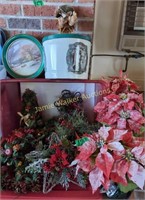 Christmas Wreaths, Poinsettias, Tin, Frog On