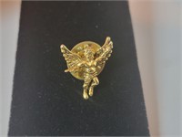 Angel lapel pin