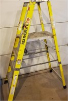 6 ft Fibreglass 300 lb CAP Ladder