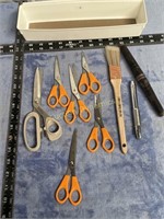 6 Scissors, Pen Light, Brush  & Knives