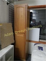 Oak 2-door upright cabinet