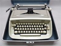 1960s Royal Safari Typewriter