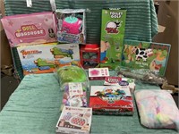 1 LOT ASSORTED TOYS INCLUDING GRINCH MASK, DOLL