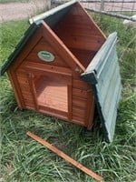 Dog house - broken top-needs a couple screws
