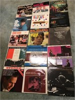 703 - LOT OF VINTAGE VINYL RECORDS (D)