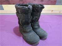 WINTER BOOTS - SIZE 9