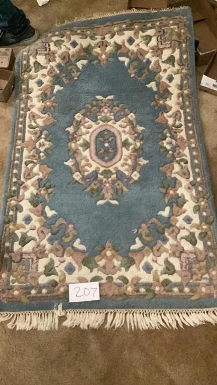 Accent rug measures approximately 41 inches wide