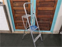 4' FOLDING TWO STEP STOOL / EXT. CORD