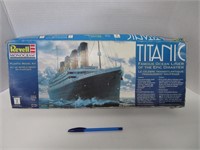 REVELL TITANTIC MODEL NO. 445