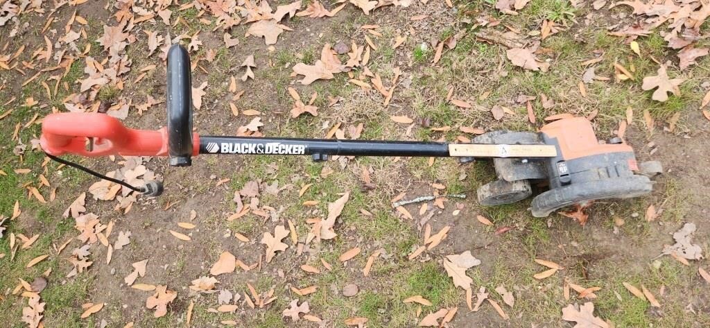 Sold at Auction: BLACK AND DECKER ELECTRIC EDGER PICKUP ONLY