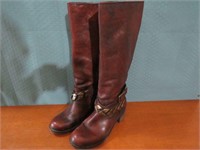 SIZE 8 MAROON LEATHER BOOTS HARDLY USED