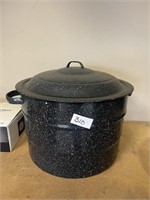 Large Stock Pot W/ Lid