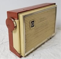 General Electric Model 672 Portable Tube Radio