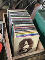 LARGE COLLECTION OF COUNTRY MUSIC RECORDS IN