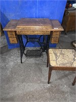 Singer treadle sewing machine c/w stool s/n