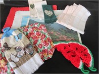 26 Pc - Placemats, Towels and Hot Pads