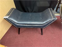 BUTTON TUFTED SITTING BENCH