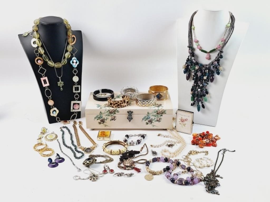 Modern & Vintage Costume Jewelry: Necklaces