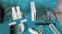 Wii game sys., 2 nunchucks, 2 controller & charger