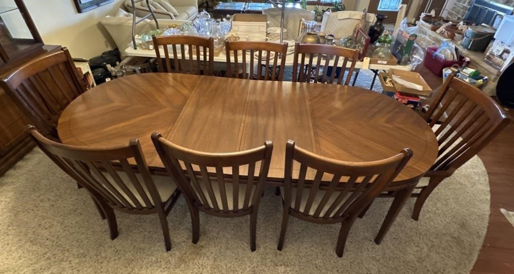 Dining Room Table With Two Leafs, 2 Captains