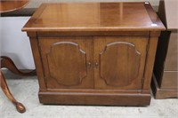 2 DOOR RECORD/FILE CABINET 28"X16"22"